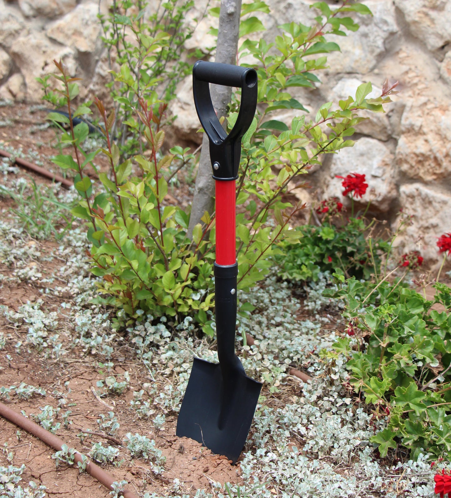 TABOR TOOLS J211  Mini Trunk Digging Spade